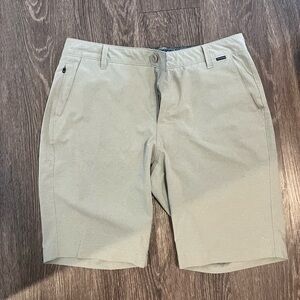 7 DIAMONDS DYNAMIC PERFORMANCE LIGHT TAN SHORTS